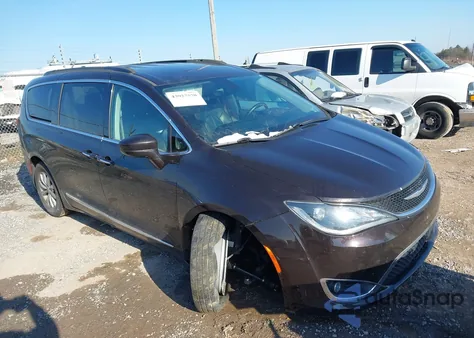2017 Chrysler Pacifica Touring-L z USA, uszkodzony, nr VIN 2C4RC1BG4HR785865